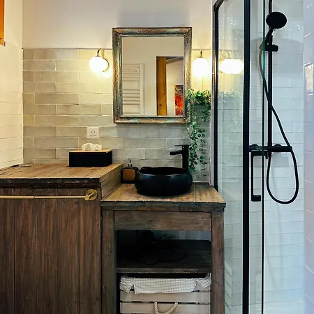 Casaluna, Centre Village, Joli Petit アパート