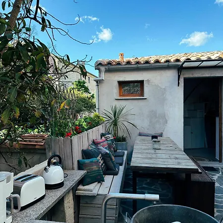 Casaluna, Centre Village, Joli Petit アパート