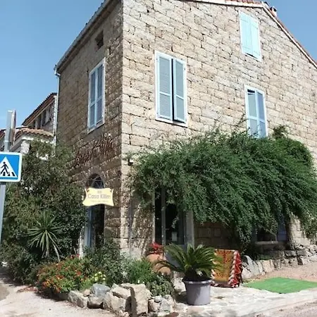 Casaluna, Centre Village, Joli Petit