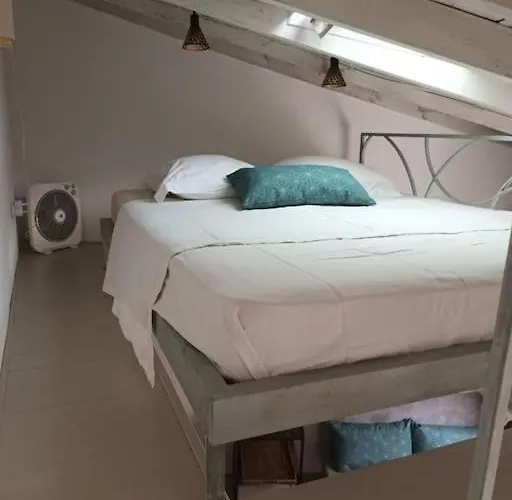 Casaluna, Centre Village, Joli Petit דירה *